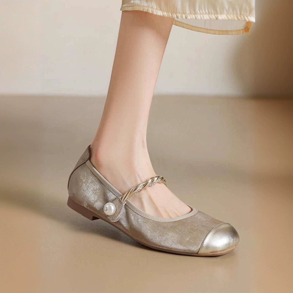 Мягкая кожа ~ Французские ретро с юбкой на мягкой подошве Mary Jin обувь женская весна и осень 2025 новая круглая голова плоская подошва одиночные туфли zj