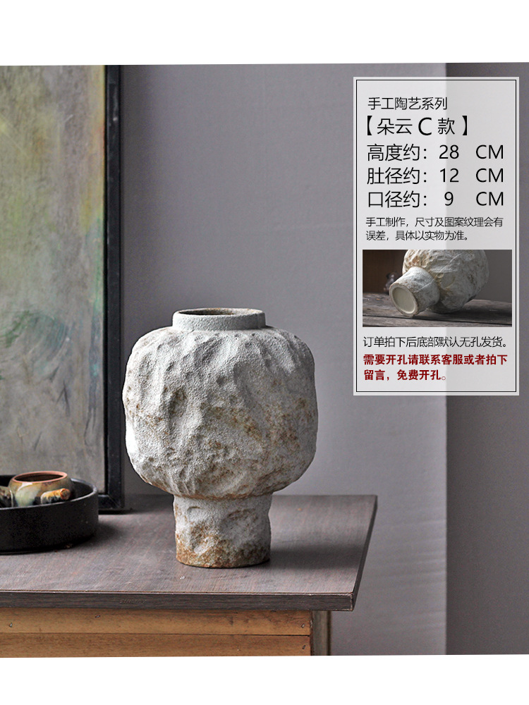 모델 C는 높이 약 28cm, 폭 22cm, 입구 약 9cm입니다.