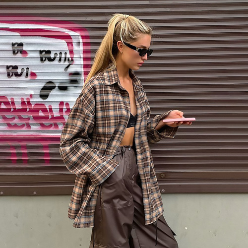 European-style spring retro plaid shirt for women, mid-length design with a stylish base layer, loose-fitting plaid shirt.