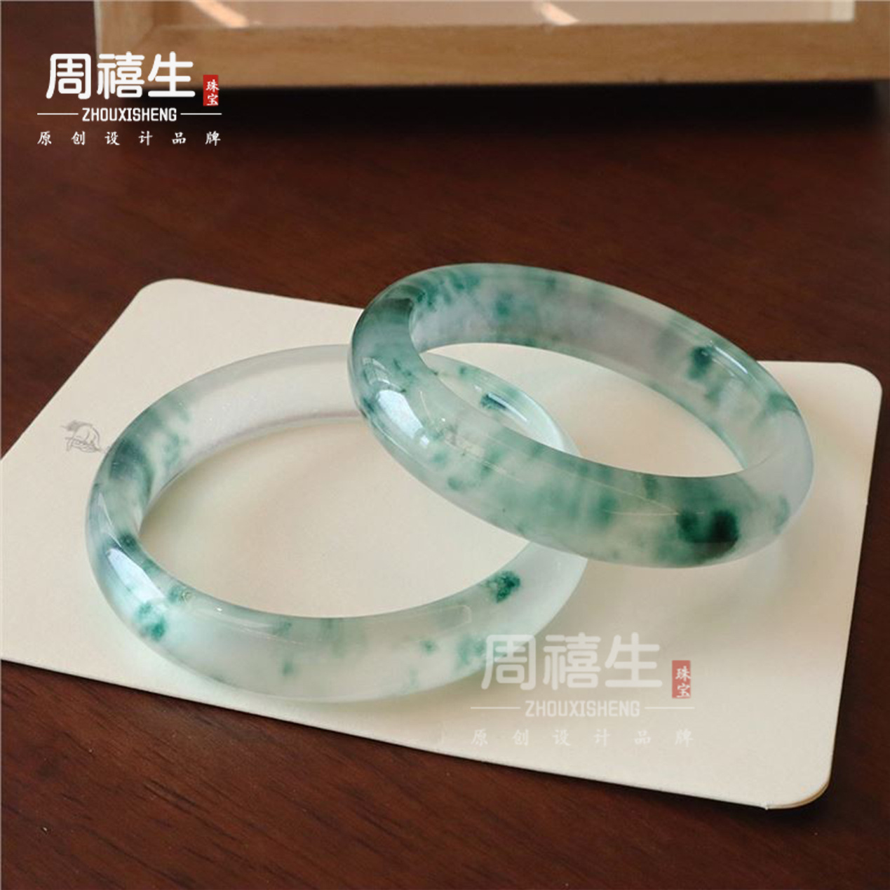 天然石冰种飘花玉手镯翡翠色玉石晴水飘绿花石英岩玉冰飘花玉镯子