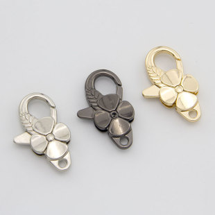 Four-leaf clover lobster clasp DIY accessories bag chain dog clasp flower metal keychain factory wholesale