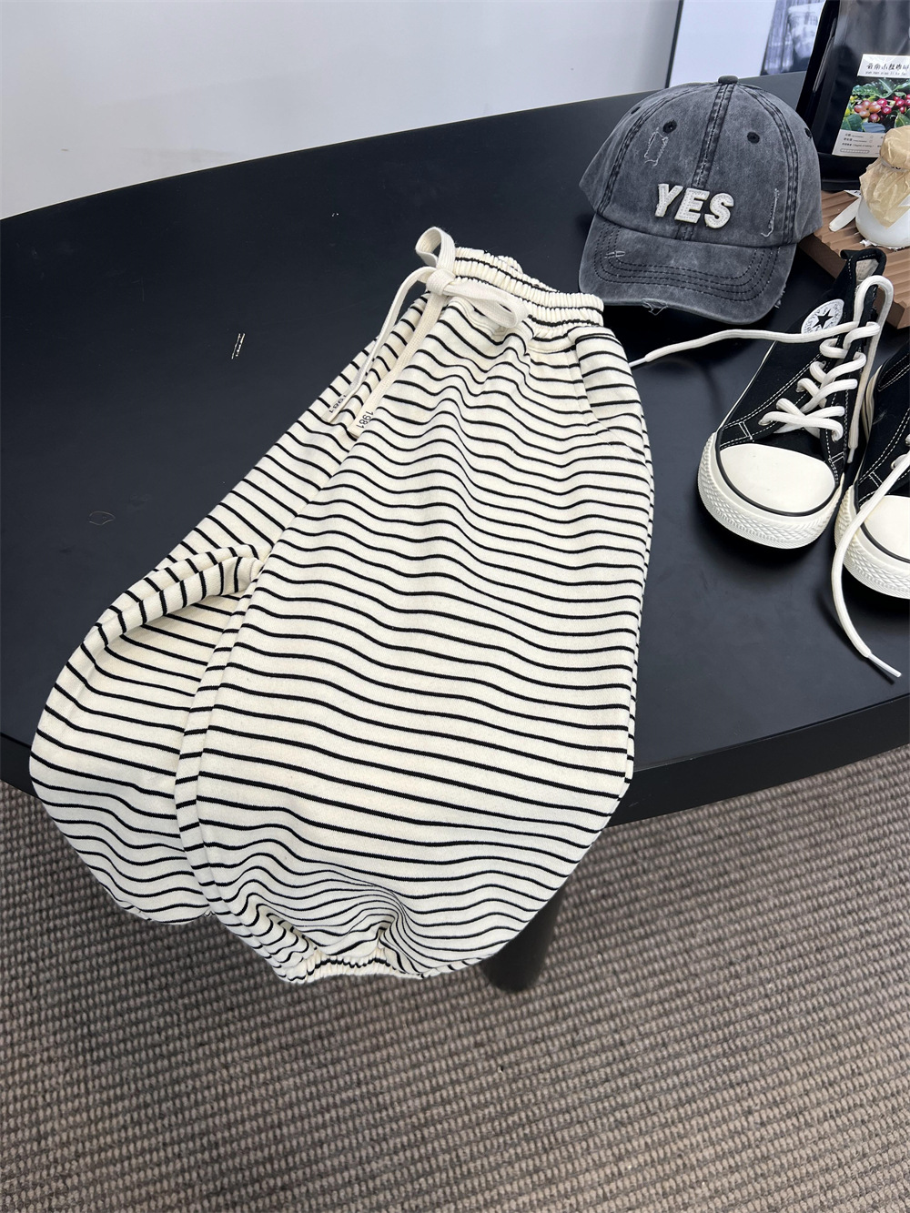 Primavera alla moda per ragazzi e ragazze sanitari 2024 per bambini versatili americani pigri leggings pantaloni sportivi a righe_voghion.com