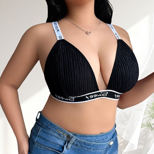 European and American new hot-selling plus-size sports bra with push-up effect, anti-sagging design, and sexy criss-cross straps.