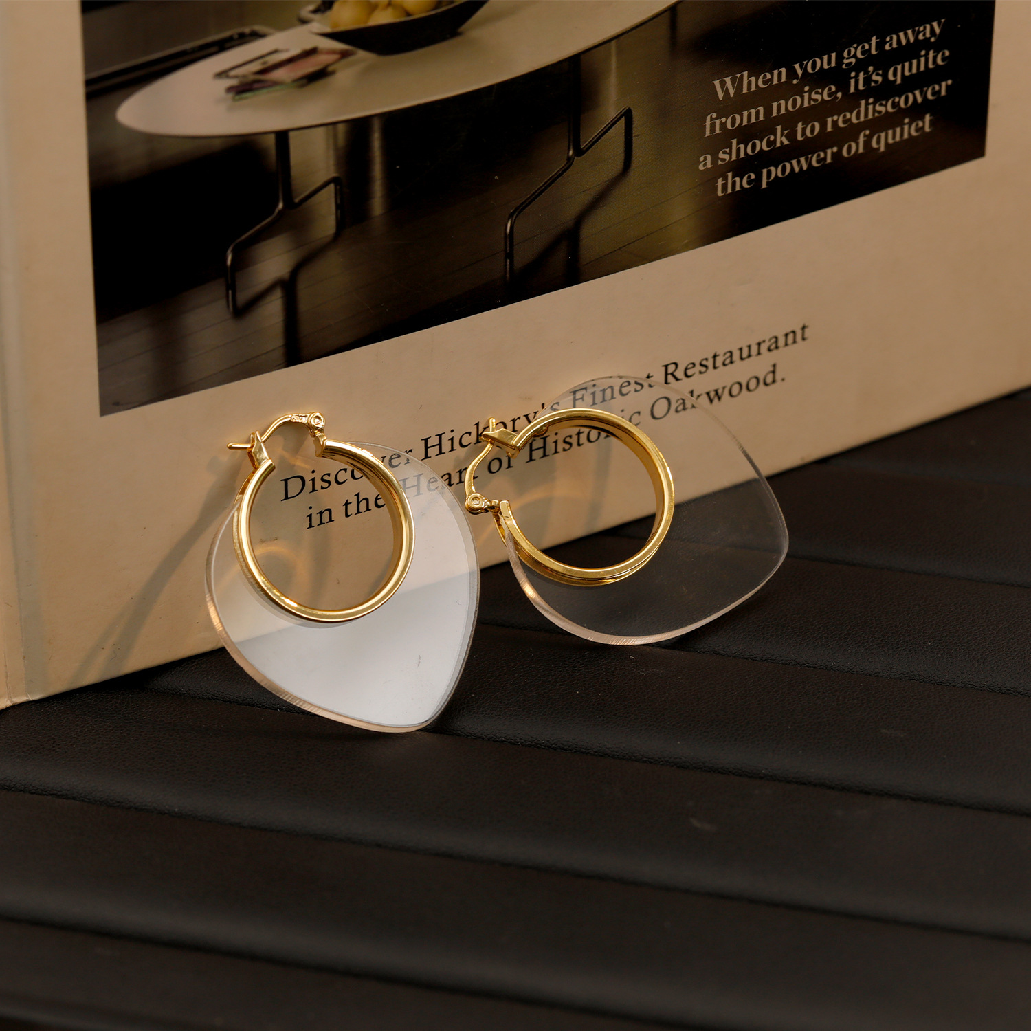 Oversized Sculptural Clear Acrylic Clip-on Earrings Modern Design_voghion.com