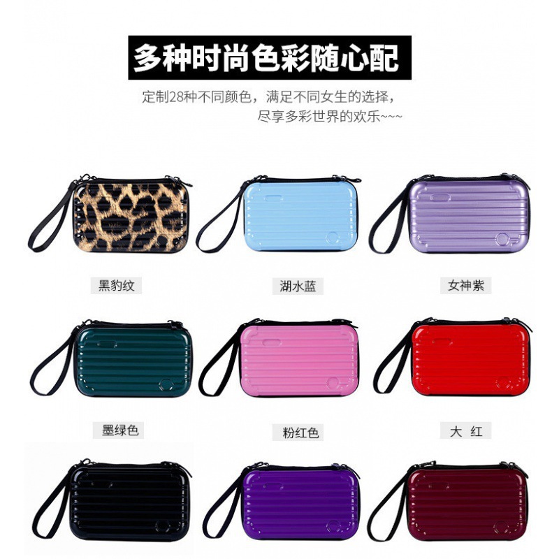 Fashionable small clutch bag