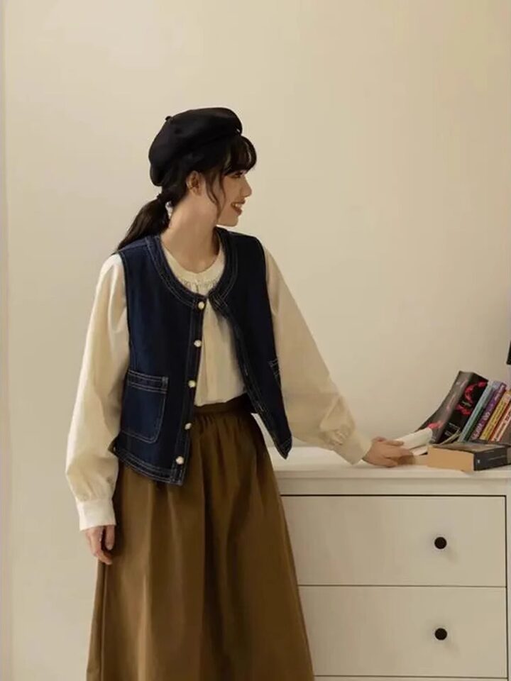 Áo vest denim nữ không tay cổ chữ V phối lớp phong cách retro, dáng ôm tôn dáng, dài 50–65 cm — Áo vest denim màu xanh (hàng có sẵn), Áo vest màu xanh đậm (có sẵn), Áo vest màu xanh đậm chi tiết 5