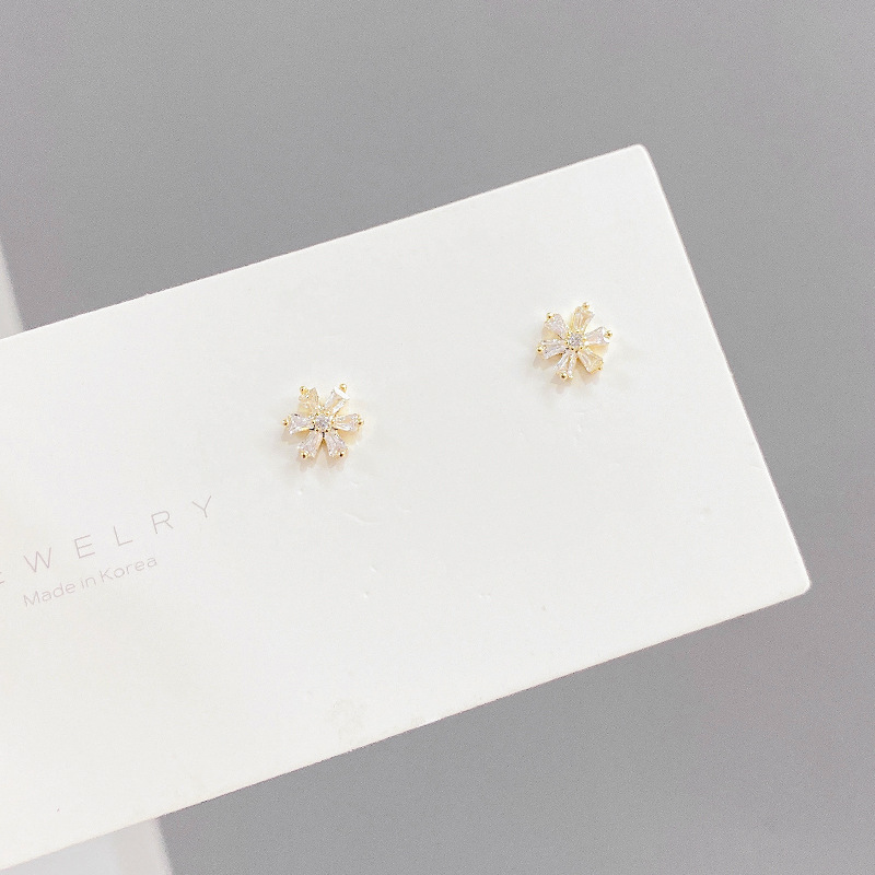 Fashion Star Flower Copper Inlay Zircon Ear Studs 3 Pairs display picture 4