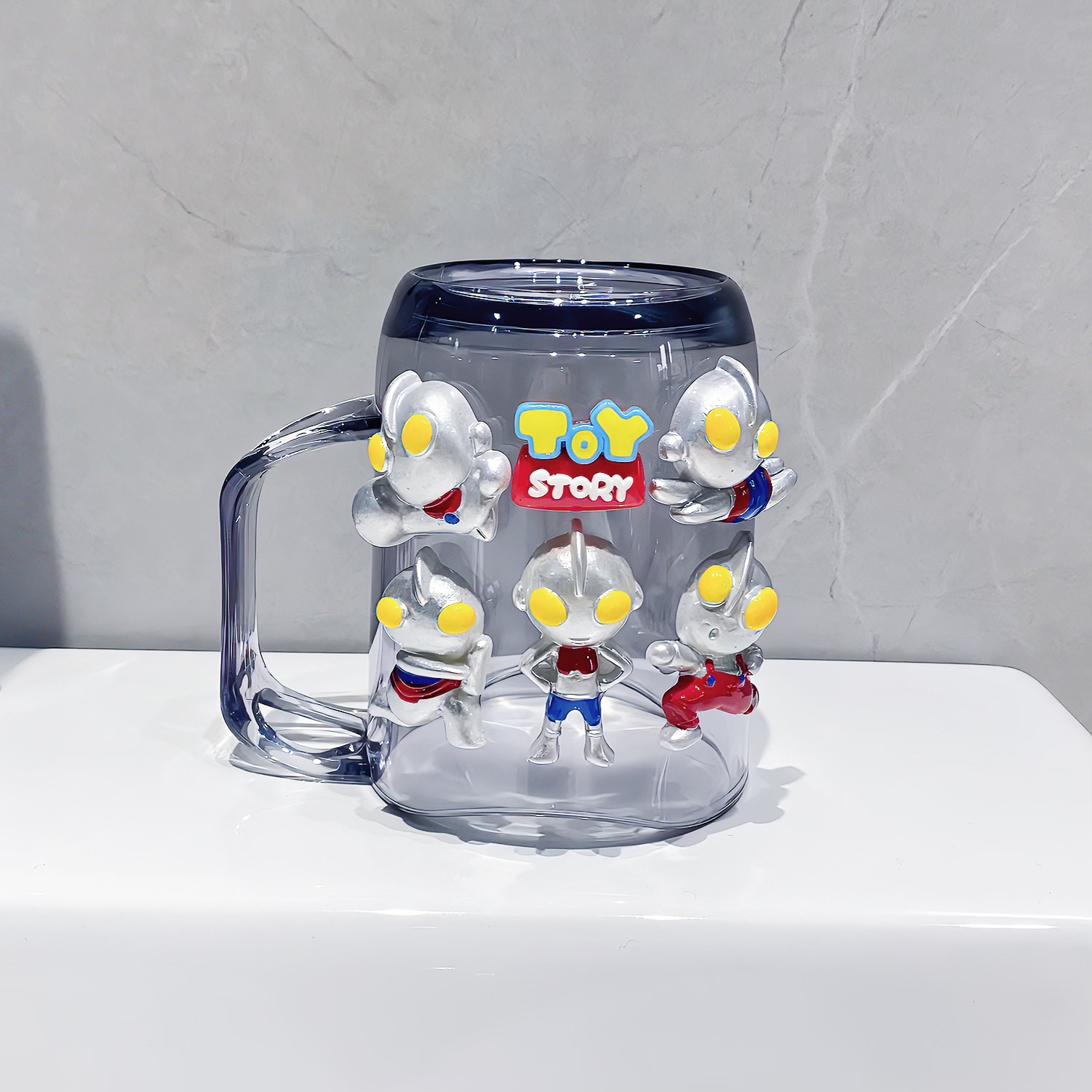 Inverted concave and convex man (send toothbrush + cup hanging)