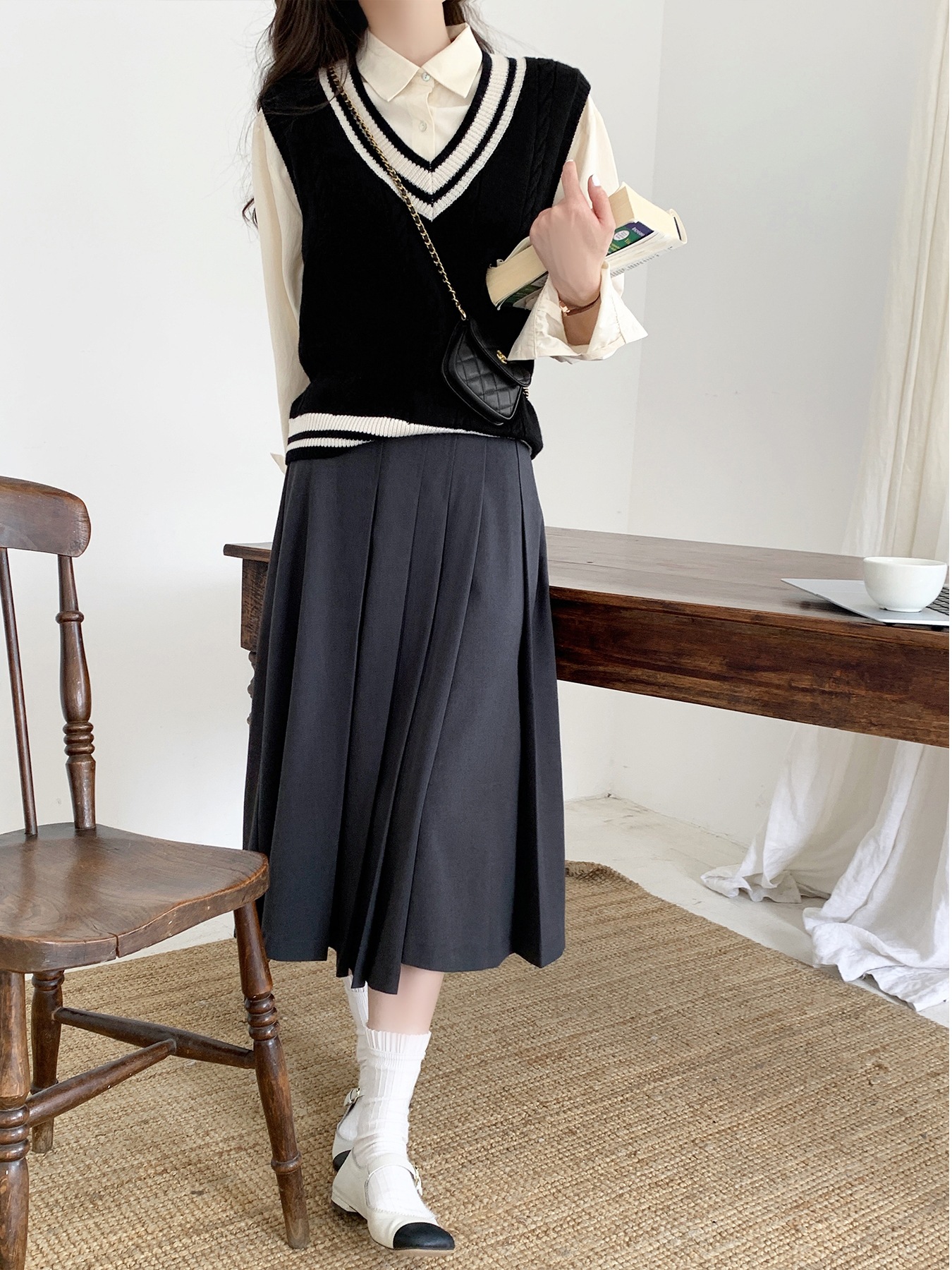 College-Stil kontrastierende Farbe V-Ausschnitt Strickweste für Frauen im frühen Frühjahr, 2024 neuer Stil, oben gestapelt, kann_voghion.com