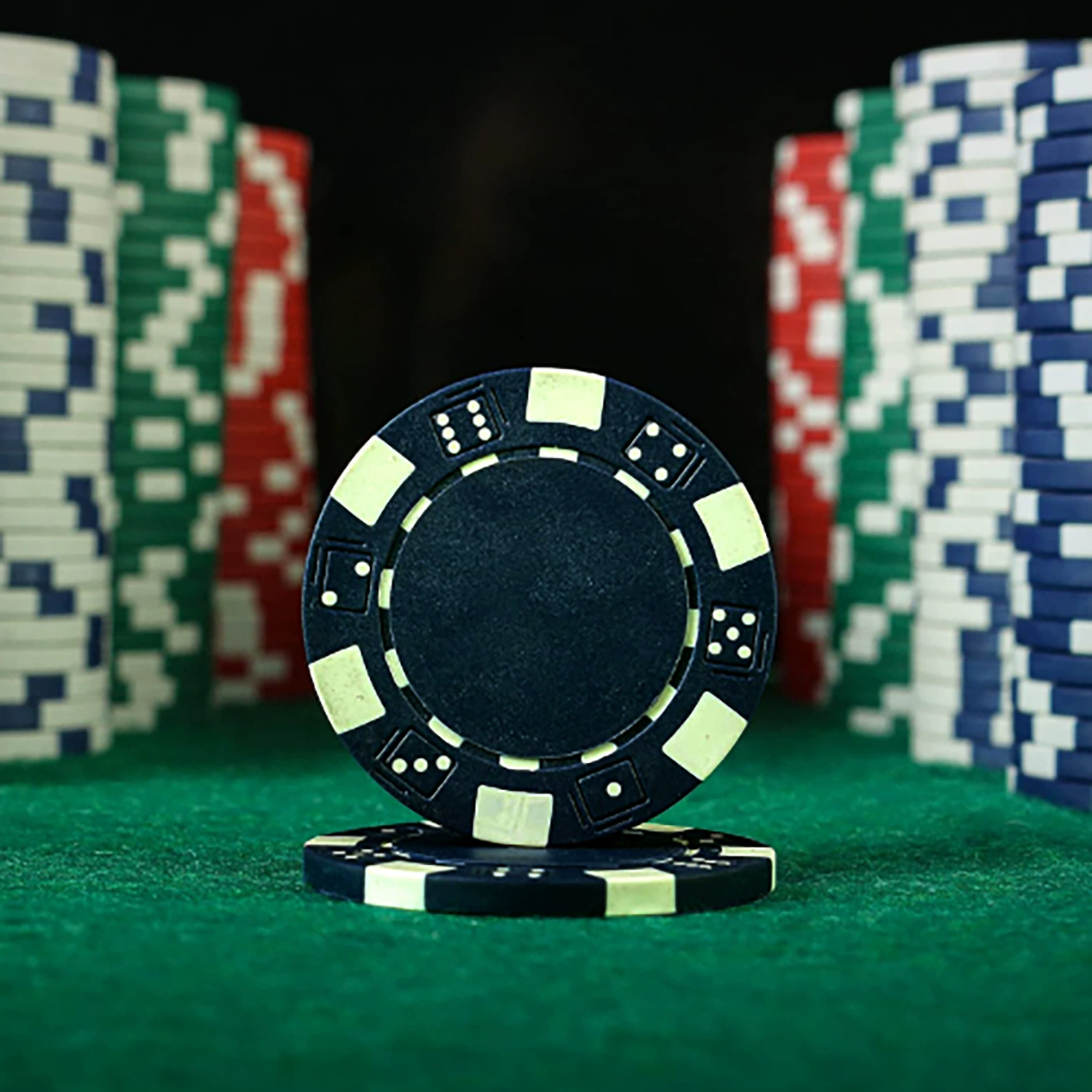 Набор фишек покера Texas Hold'em, алюминиевая коробка, чипы и кости, опции 25–500 шт