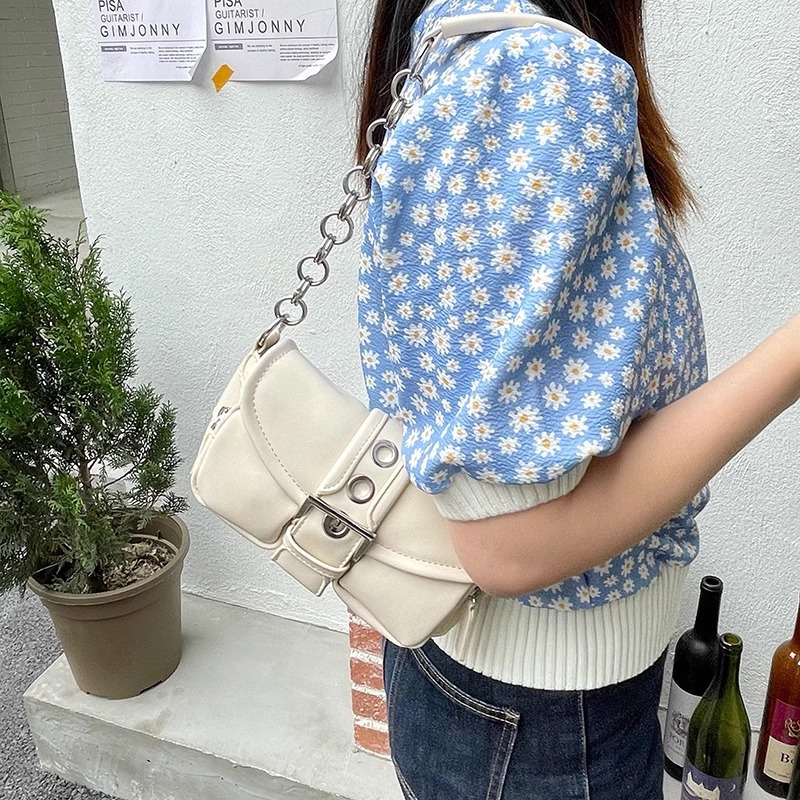 Femmes Petit Faux Cuir Couleur Unie Style Vintage Style Classique Boucle Magnétique Sac Sous Les Bras display picture 11