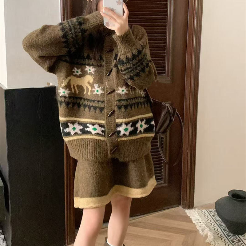时尚复古针织提花套装女2025新款牛角扣加厚毛衣开衫+短裙两件套|undefined