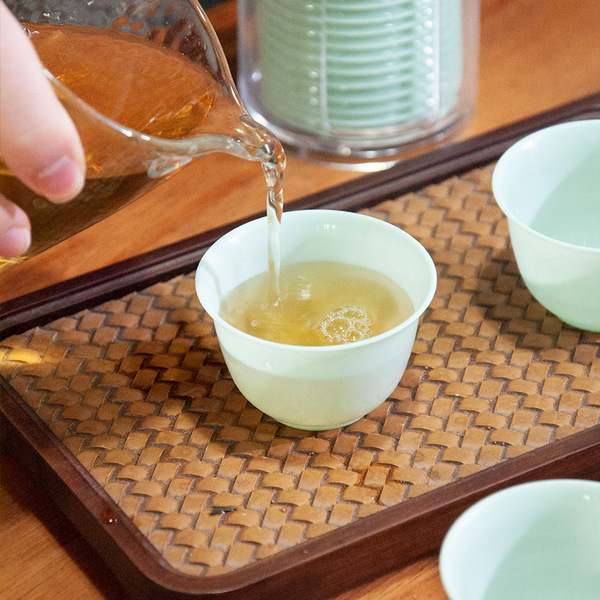 Disposable emerald green tea cup for home use