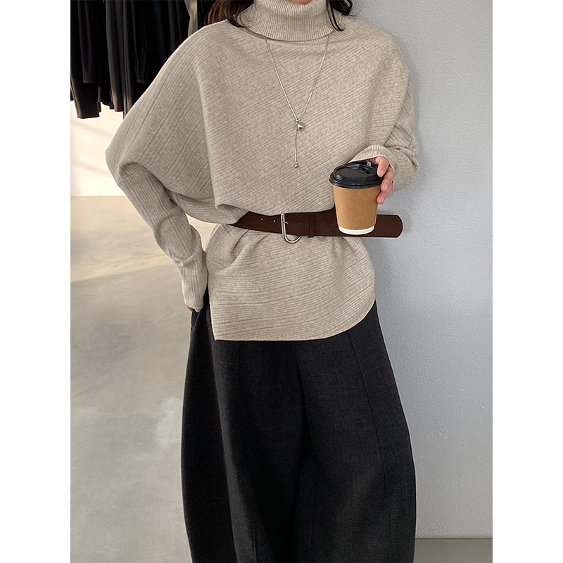 Jiangzuo Has a Very Stylish Bat-Sleeved High-Neck Asymmetrical Waist Sweater for Women, Slimming Look and Belt 9079