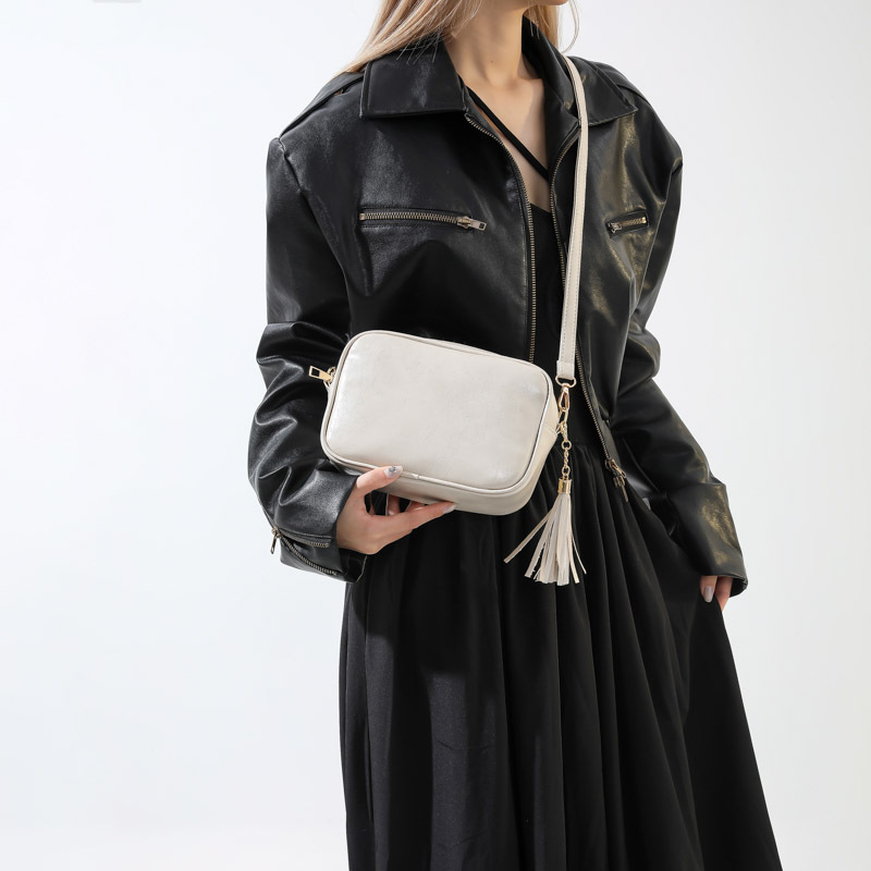 Bolso suave retro 2024, diseño flange, piel de aceite, correa ancha, pequeño bolso de mujer