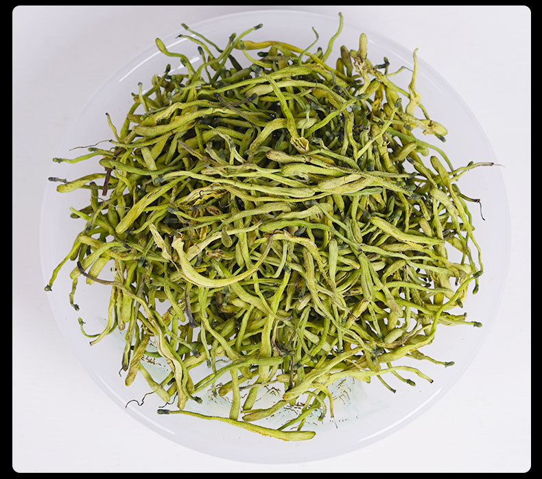 Jin Yin Hua Dried Flower (Lonicera japonica) — Bulk Honeysuckle for Herbal Tea in use