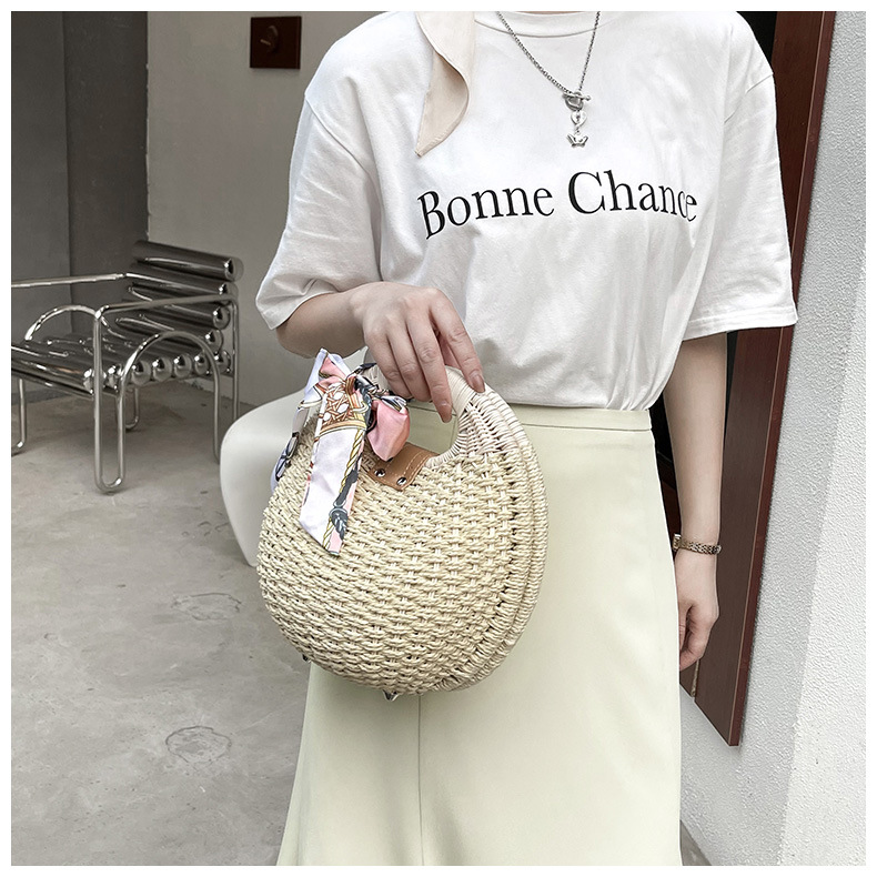 Fashion Portable Woven One-shoulder Small Square Bag display picture 19