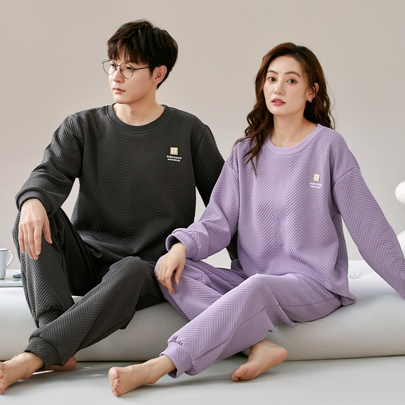 El otoño y el invierno sándwich de manga larga pareja pijamas engrosada de dibujos animados cuello redondo jersey de los hombres y las mujeres de ropa de casa caliente se puede usar fuera