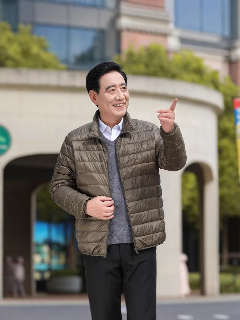 Transfronterizo Tik Tok nuevo chaqueta de plumón ligera hombre de mediana edad padre vestido de cuello corto chaqueta de invierno grande moda