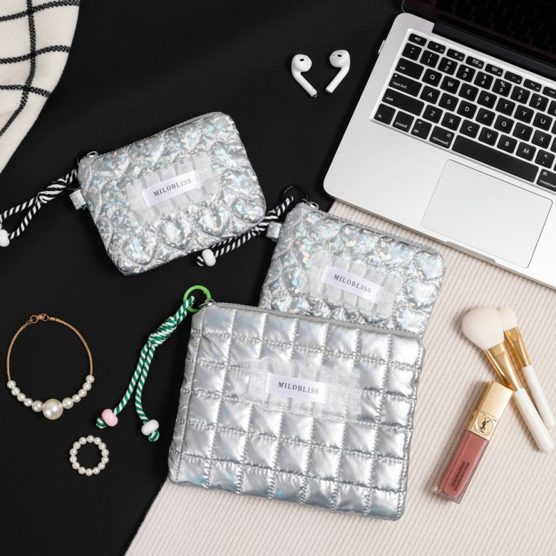 Silver Shiny Quilted Coin Purse with Checkered Heart Pattern, Iridescent Color-Blocking, Woven Lanyard, Portable Makeup Bag Silver Shiny Quilted Coin Purse with Checkered Heart Pattern, Iridescent Color-Blocking, Woven Lanyard, Portable Makeup Bag