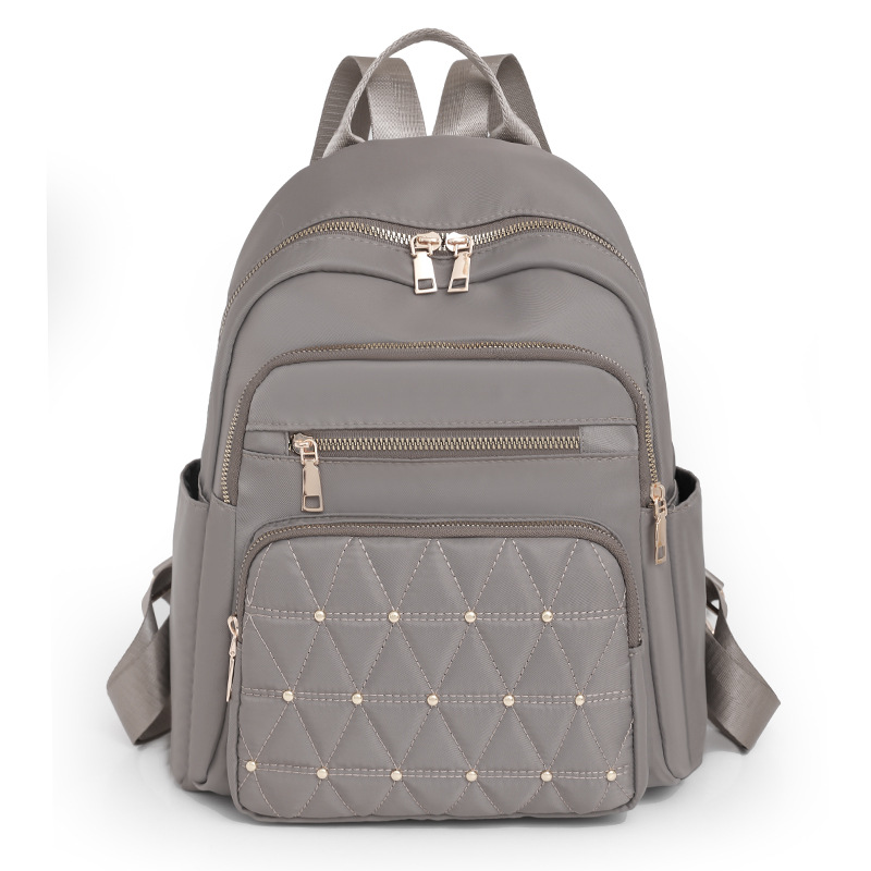 Comercio exterior al por mayor 2023 nuevas señoras casuales mochila de nailon moda remache almacenamiento al aire libre mochila de viaje marea