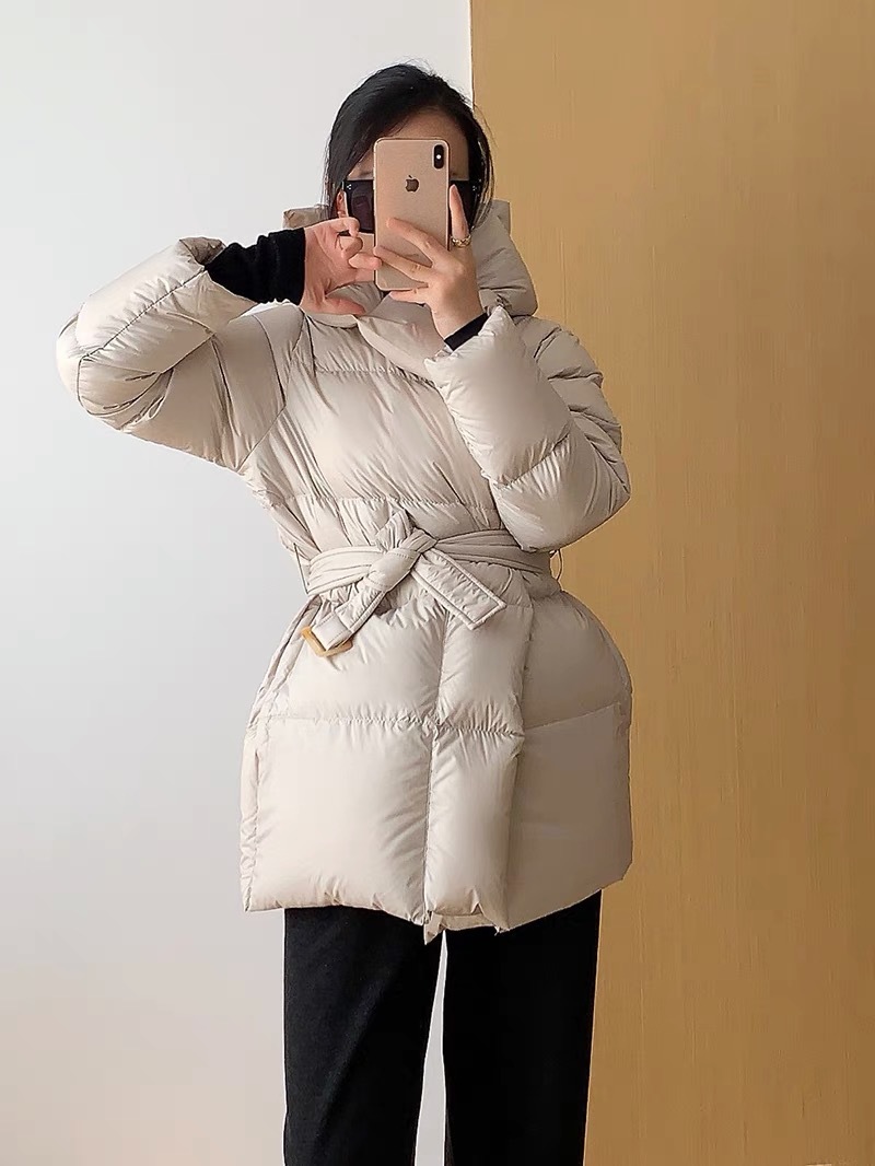 Waist-Slimming Down Jacket For Women, Hooded Short Style, 90% White Duck Down, Thickened, High-End Feel, Elegant Winter_voghion.com