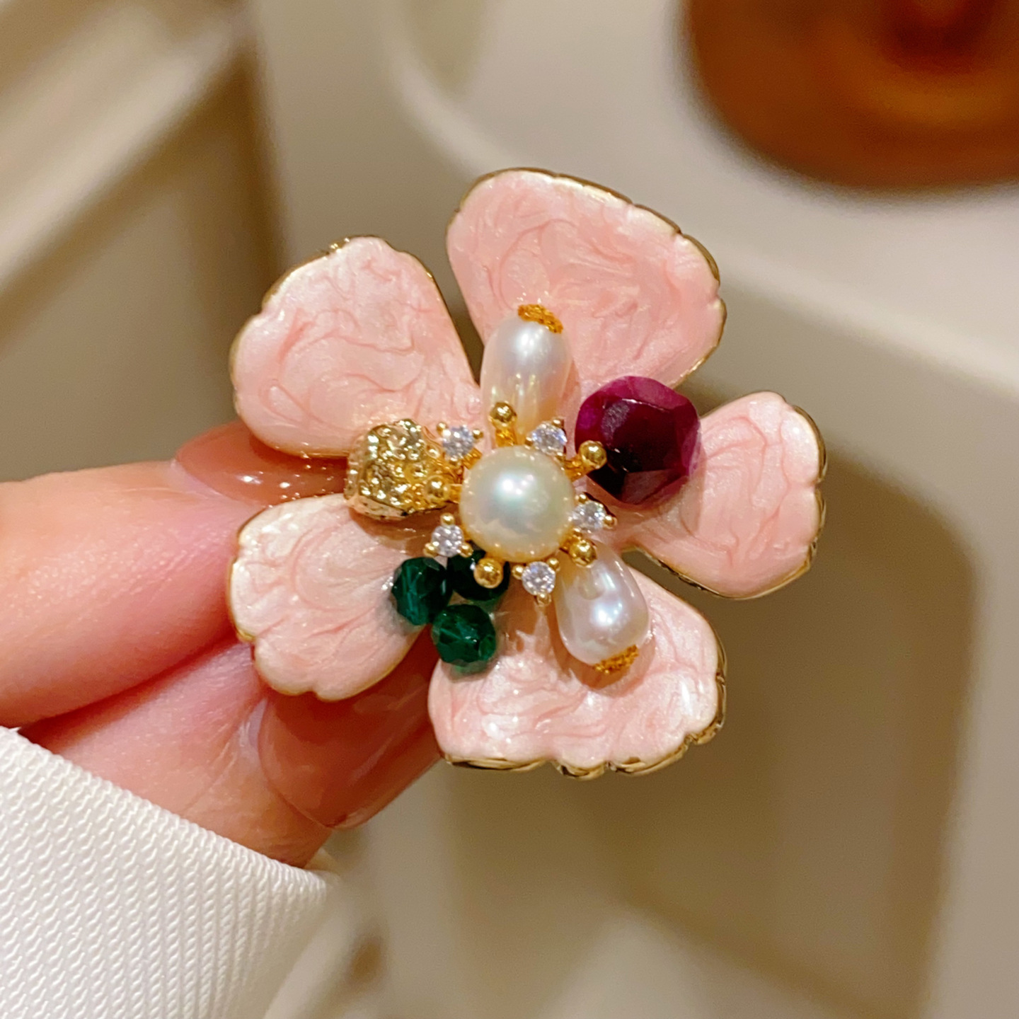 Retro New Chinoiserie Fairy-Like Pink Enamel Flower Brooch Corsage Elegant Elegant Natural Pearl Pin Buckle