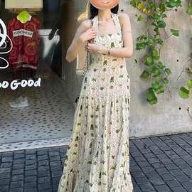 高级感法式无袖挂脖印花连衣裙子女夏季2025新款海边度假露背长裙