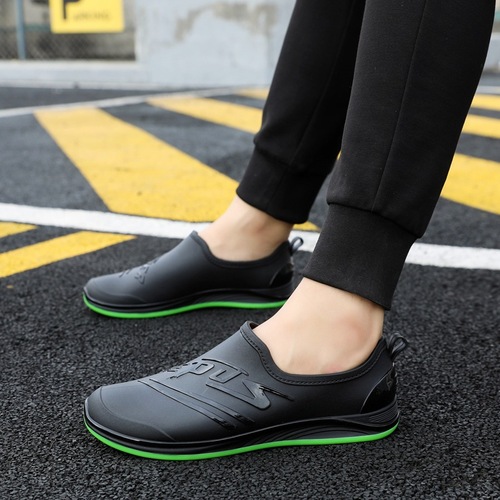 Wholesale Men's Fashion Light Mouth Waterproof Slip-Resistant Low-Top Water Shoes Men Durable Short Cylinder Kitchen Work Rubber Shoes Men