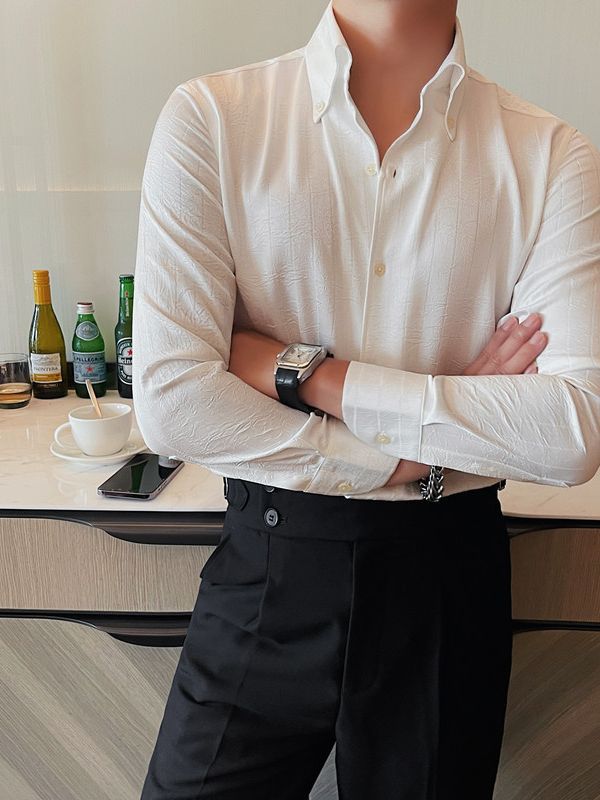 Otoño 2023 camisa de manga larga elegante camisa arrugada en relieve de alta calidad para hombres camisa de cuello alto cuello abierto con cuello en V