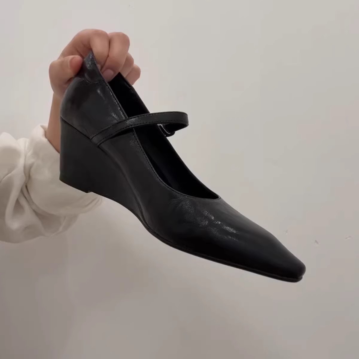 Black retro elegant high heels with a strap wedge heel pointed-toe