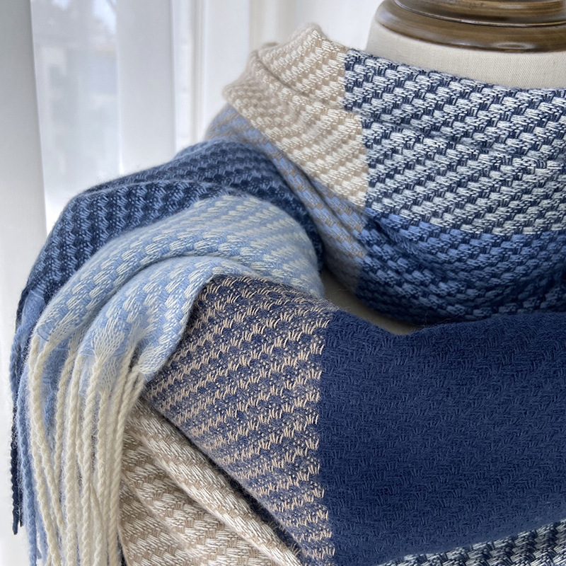 Otoño e Invierno nueva bufanda a cuadros moda femenina todo a juego Corea del Sur estudiante pareja chal Cachemira borla bufanda al por mayor