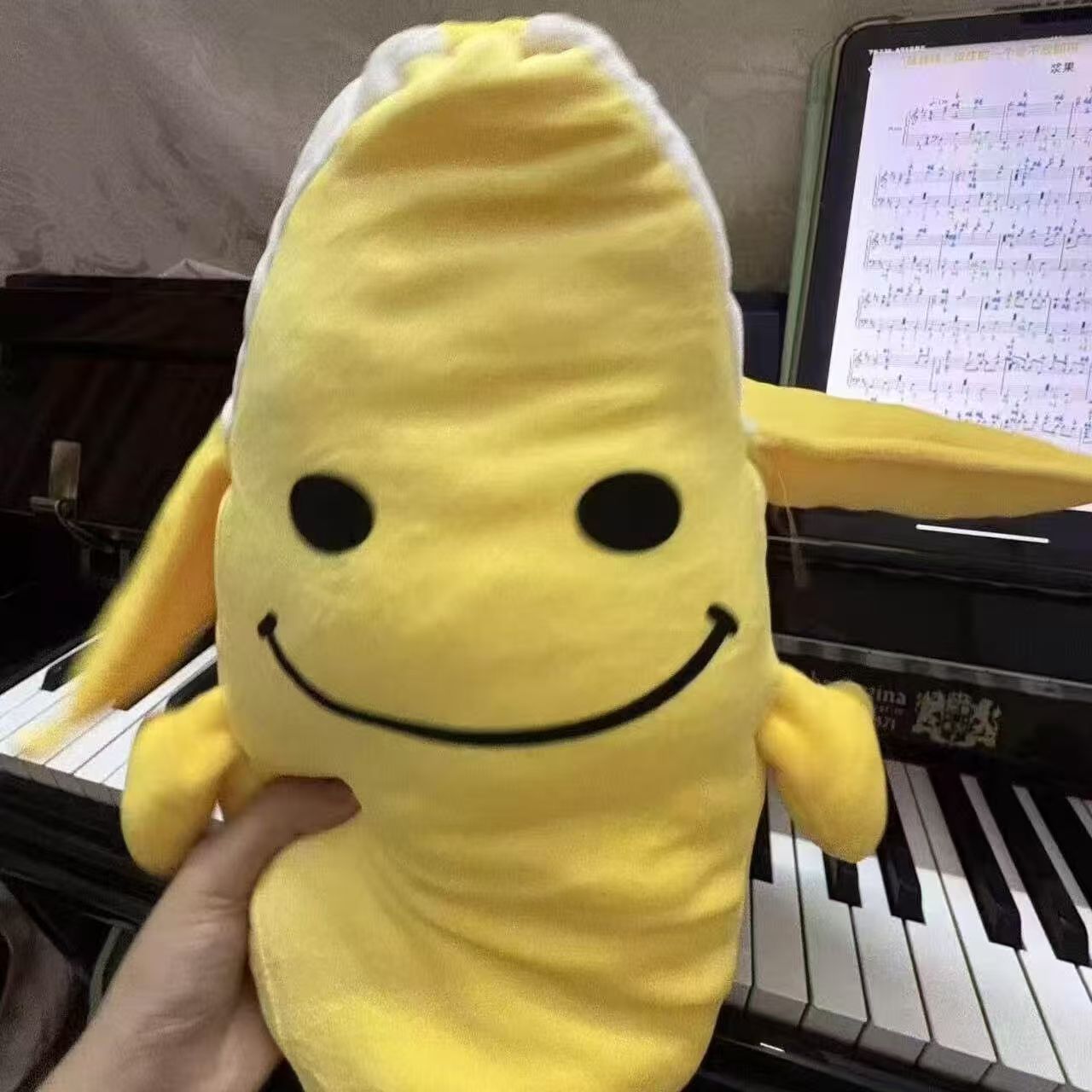 Internet celebrity Zhao Yufan's popular banana pillow, James merchandise, cute plush toy, large-sized doll gift