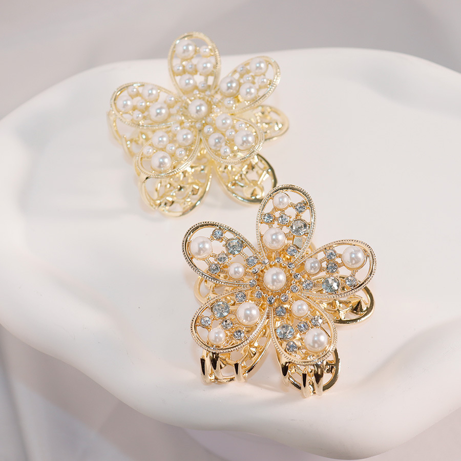 All Seasons Season Women's Gender IG Style Elegant Sweet Women's Flower Fish Shark Alloy Rhinestones Pearl Hair Clip Hair Claws