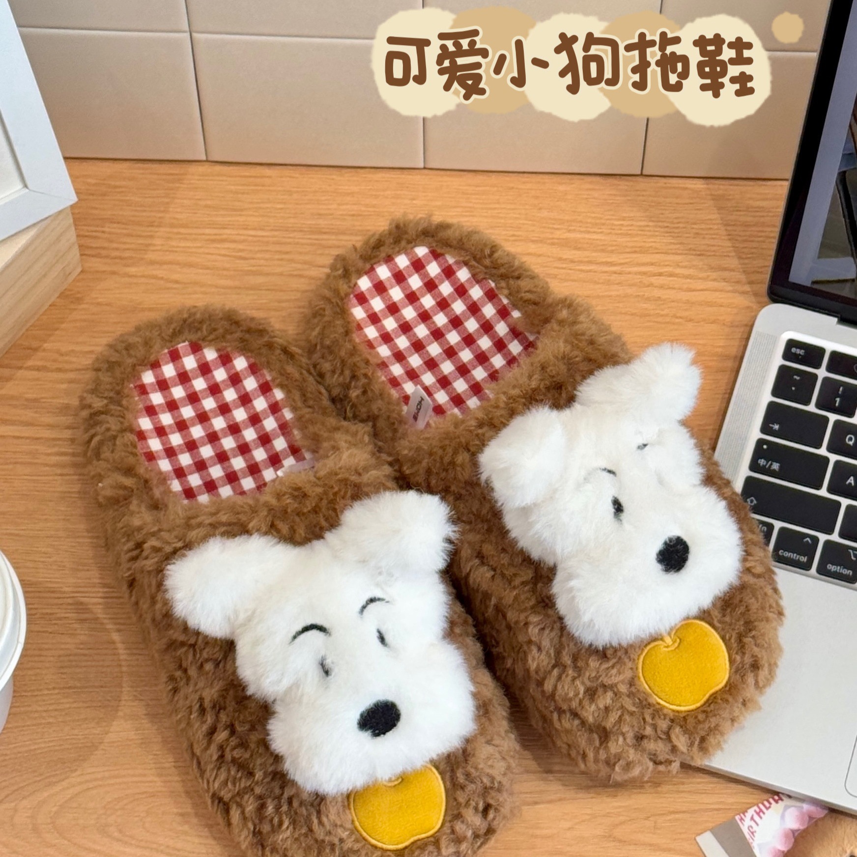 2025 otoño y invierno de las tierras altas occidentales con una base gruesa de vello antideslizante zapatillas de lana multifacéticas de alto valor de cara lindas zapatillas de algodón de dibujos animados para mujeres