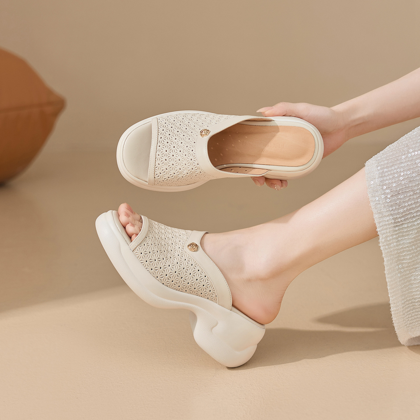 Sandal cao gót nữ mũi hở đế dày 6,5 cm phong cách đơn giản — màu trắng ngà