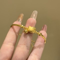 ハローキティのハローキティのブレスレットが可愛いです。