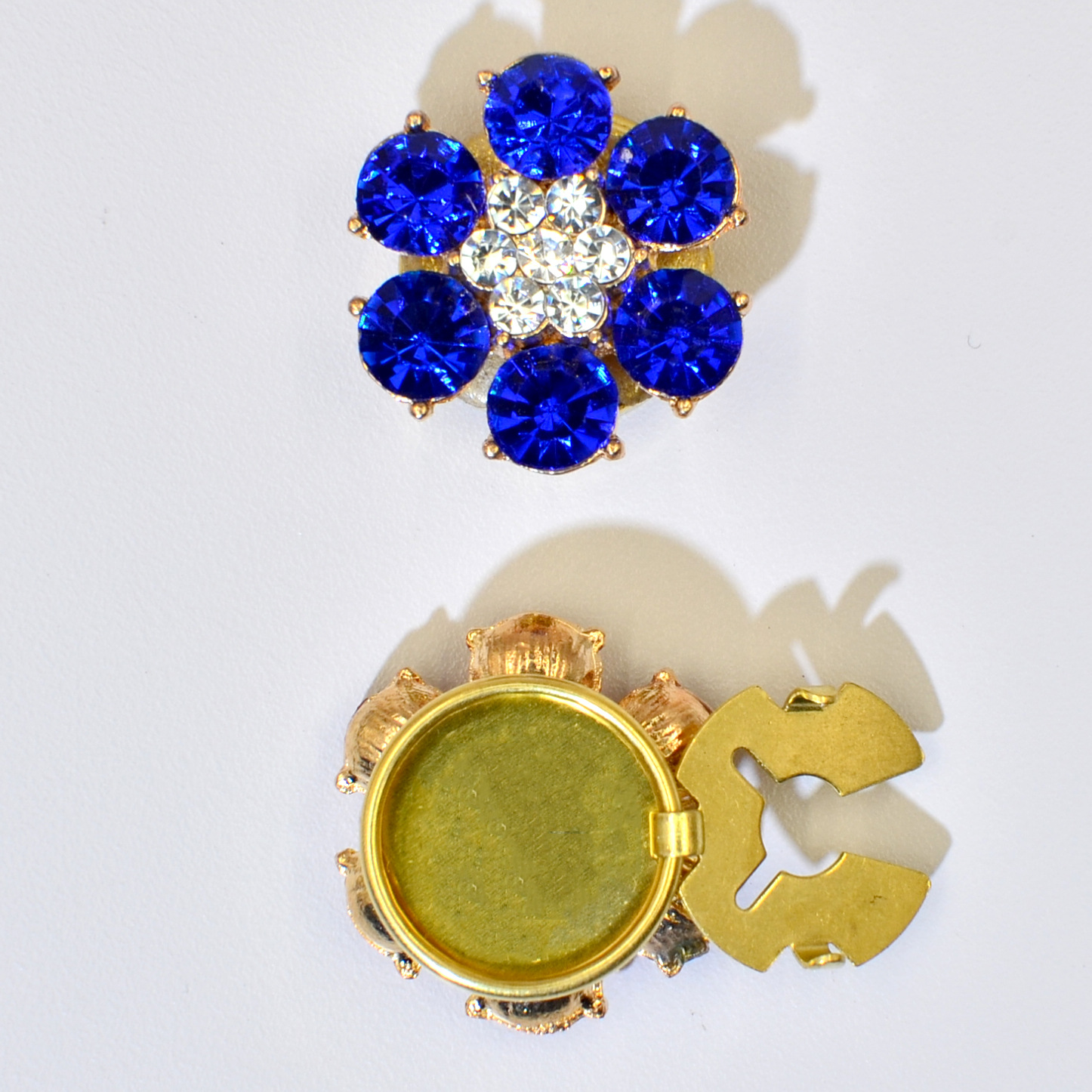Alloy, Copper Material 1 Piece Elegant Glam Flower Alloy Copper Glass Women's Cufflinks