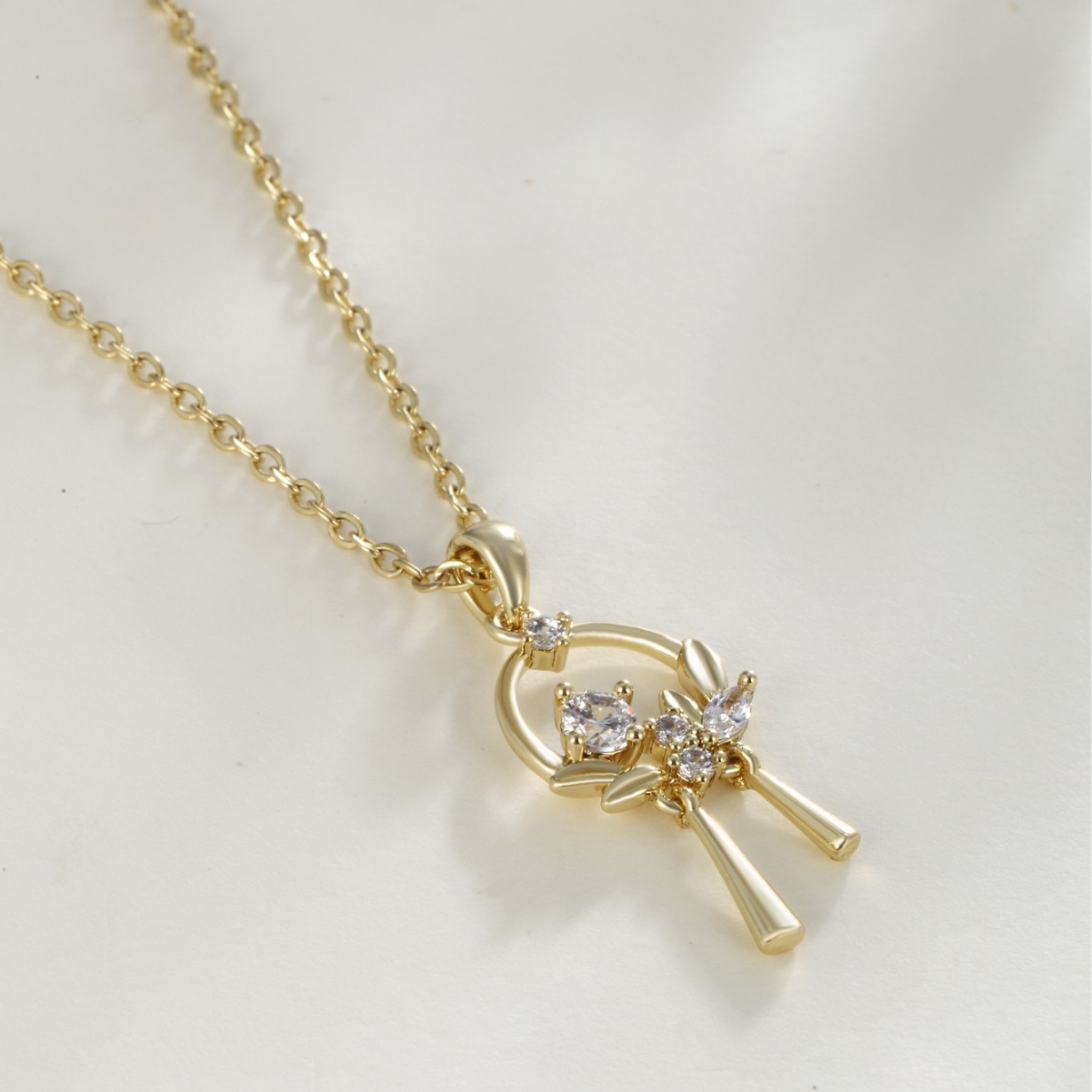 Xuping nuevo estilo de moda europea y americana collar de guirnaldas temperamento ligero de lujo aleación chapada en oro collar joyas al por mayor mujeres