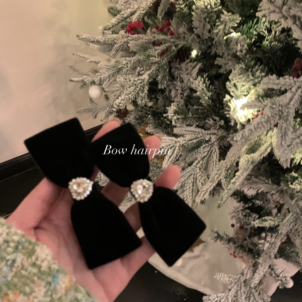 Rhinestone Velvet Small Bow Single