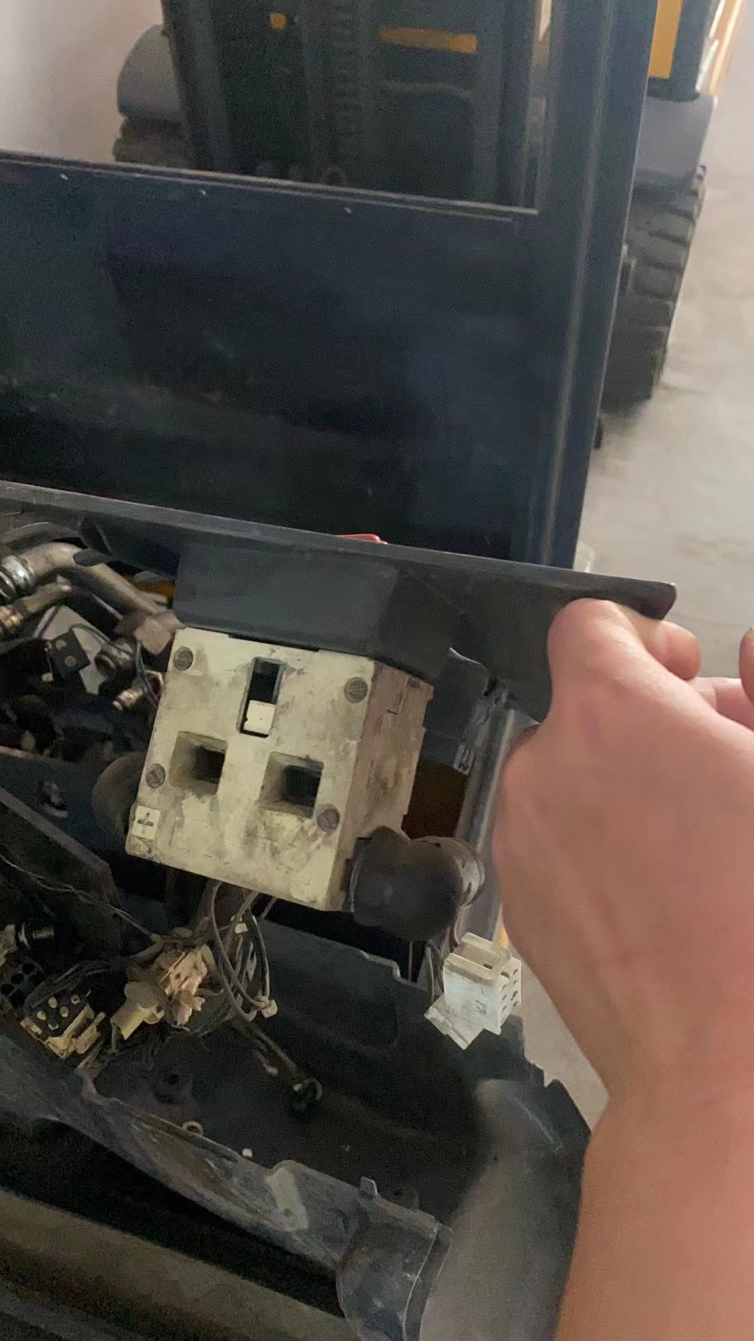 4963037永恒力拆车紧急断电开关