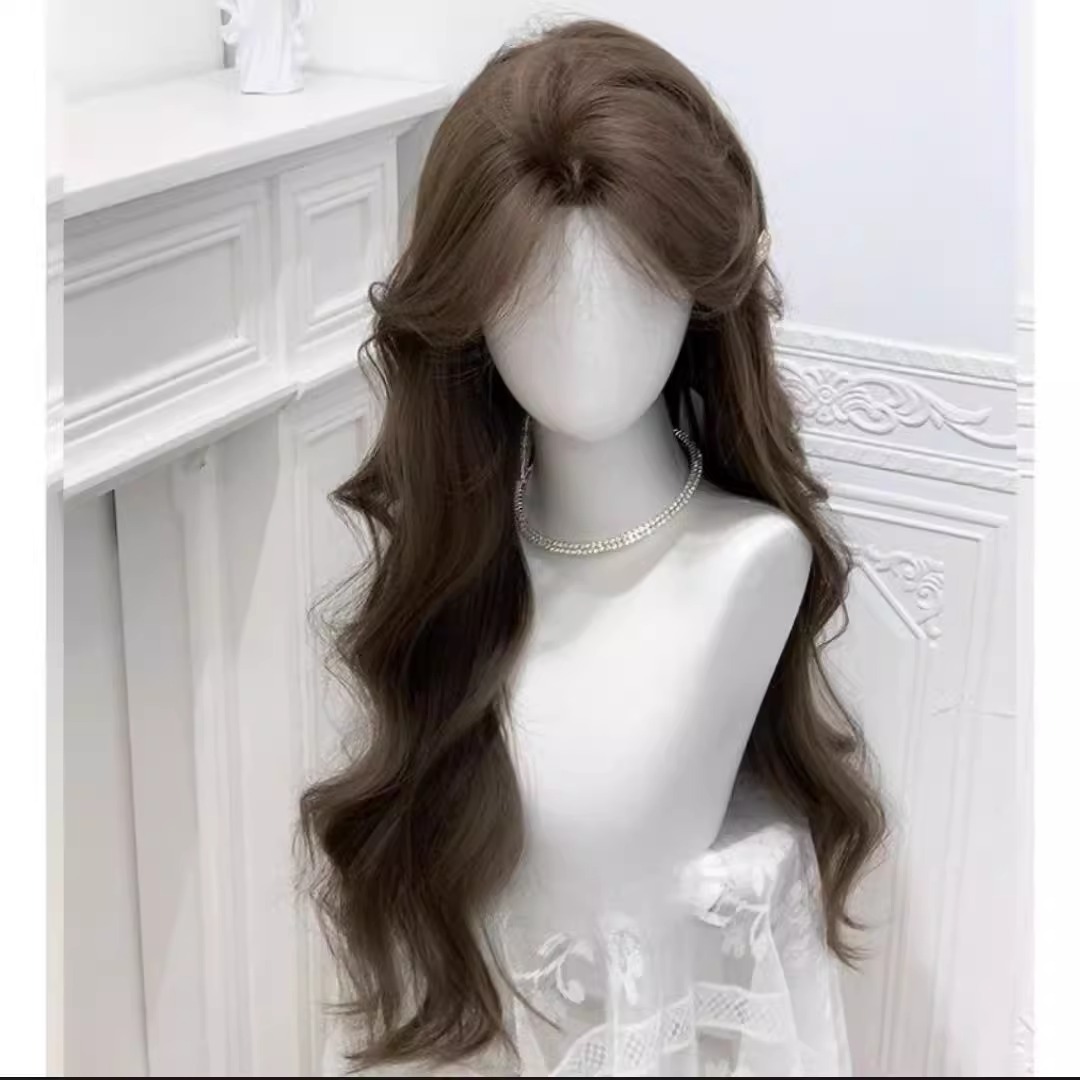 פאות נשים קוני חורף סגנון קוריאני חדש שיער גלי נפח בחום אפר אגוזי לוז עם חלק אמצעי ותלתלים ארוכים, מראה ריאליסטי