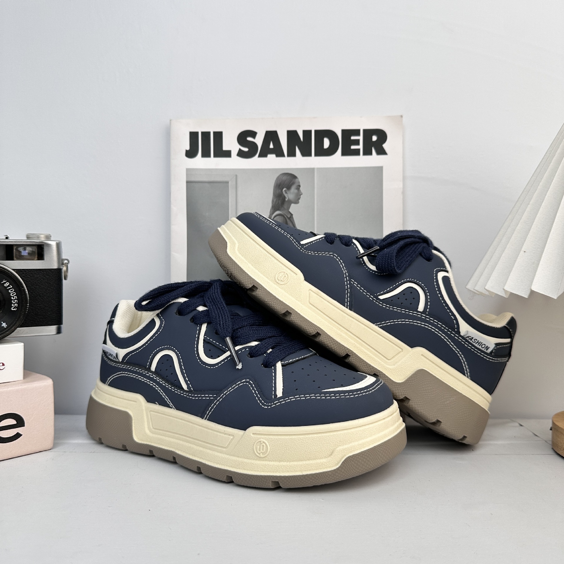 Yuanbo nicho no golpear zapatos de skate para mujeres 2025 nuevo primavera y otoño zapatos blancos de suela gruesa zapatos de pan universal