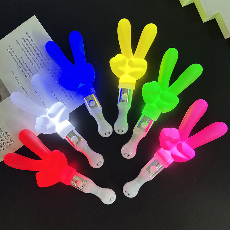 El nuevo palo de luz de dedo, palo corto luminoso LED, palo de luz de concierto de juguete, se puede anunciar al por mayor para animar