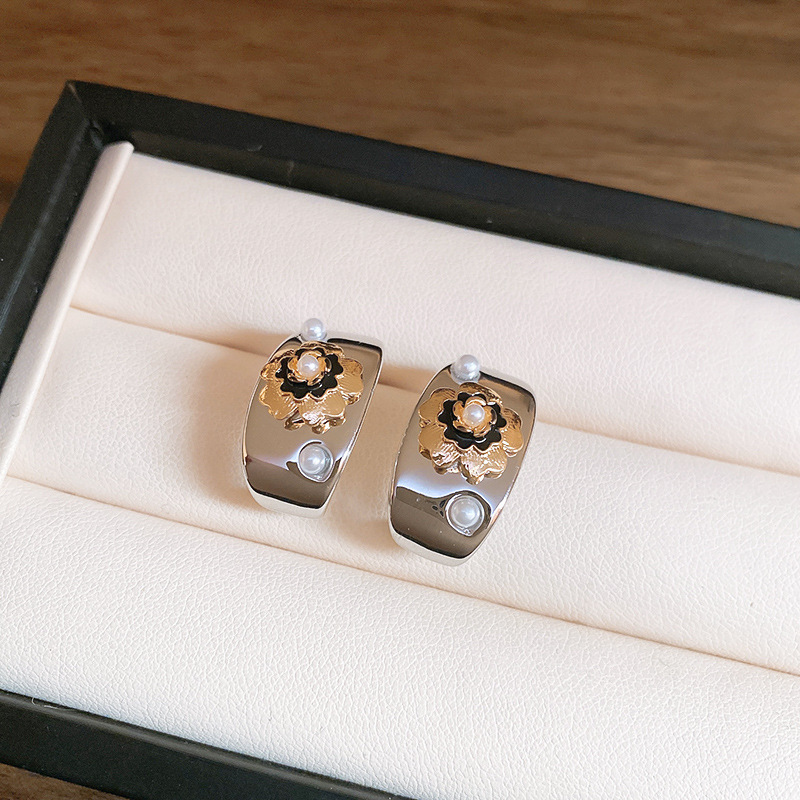 Aguja de plata grandes pendientes de círculo de perlas nicho de moda exagerado elegante alto sentido pendientes francés retro pendientes de todo fósforo