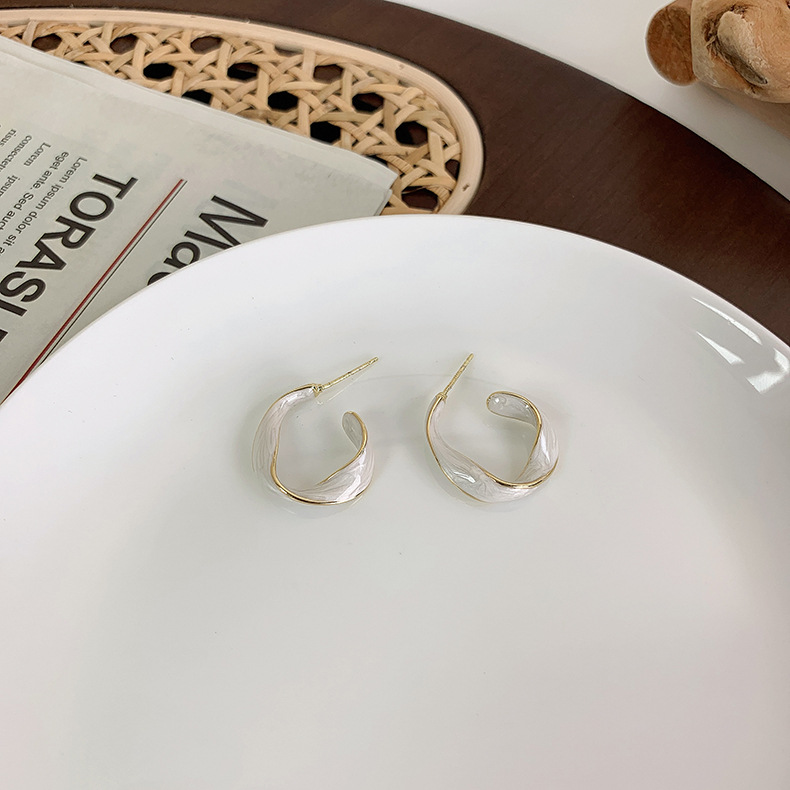 Elegant Geometric Alloy Enamel Ear Studs