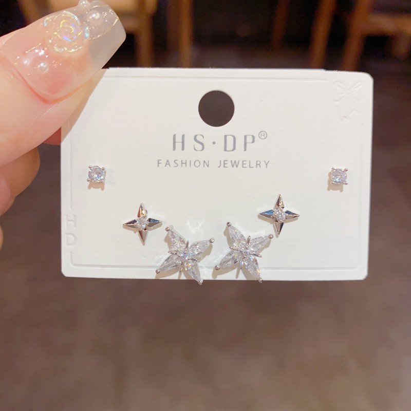 S925 aguja de plata micro incrustaciones de circón pendientes cortos pendientes de pelo corto japonés y coreano elegante todo-fósforo simple conjunto de tres piezas pendientes para las mujeres