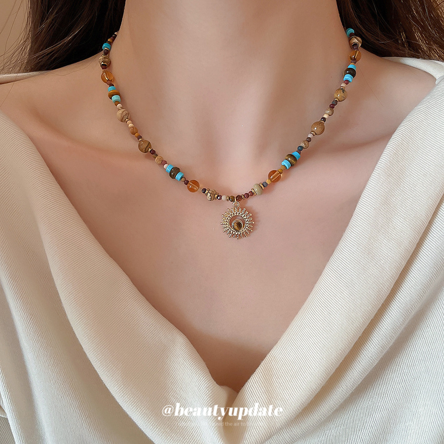 Acero de titanio piedra natural cuentas de arroz flor de sol collar con cuentas nueva cadena de clavícula retro china decoración de lujo ligero de alta gama mujeres