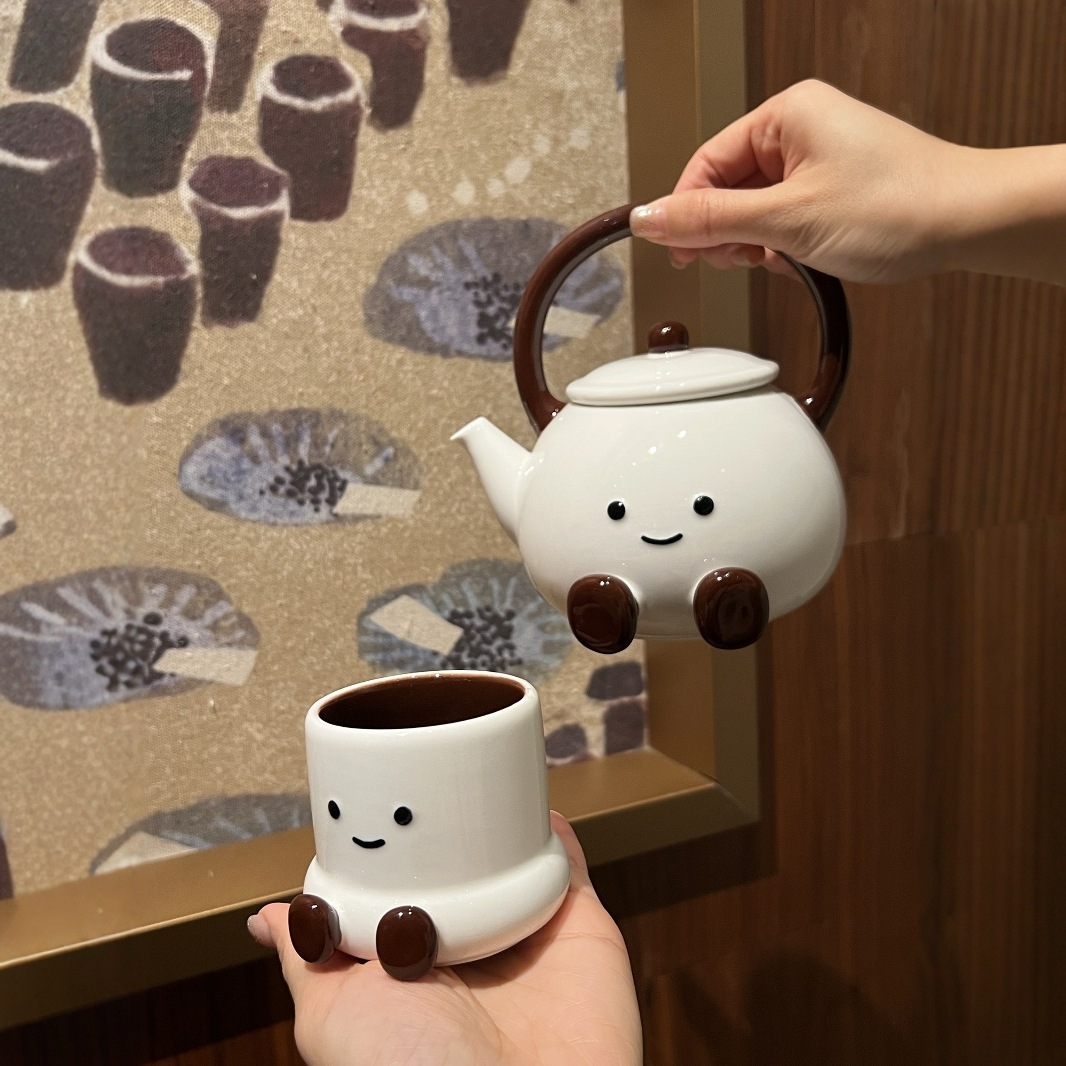 Pequeño libro rojo con el mismo estilo, pies gordos, taza de cerámica, juego de té, taza de agua de dibujos animados lindo para el hogar, tetera, caja de regalo, regalo