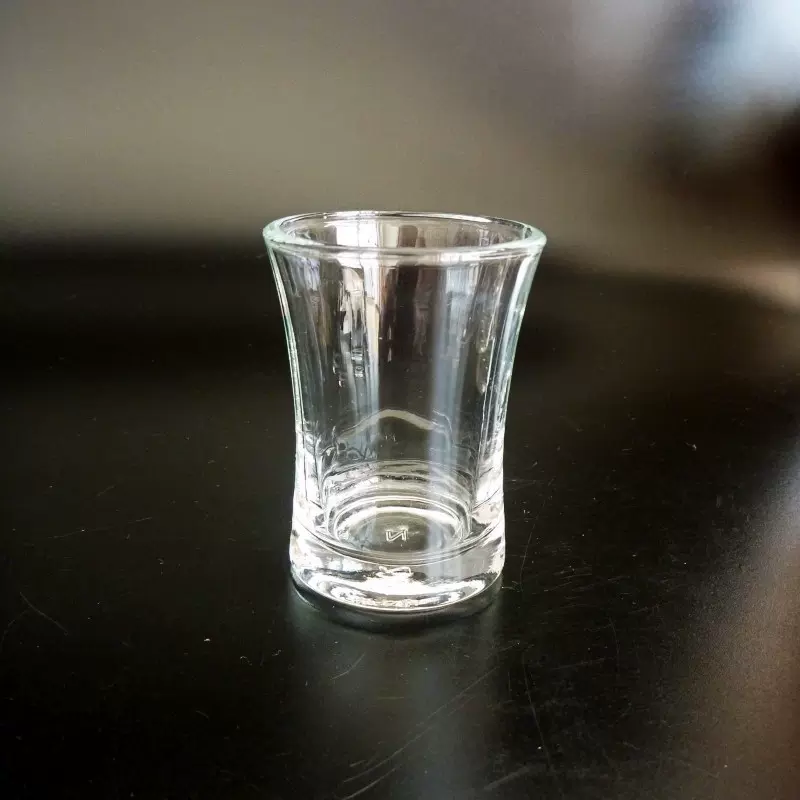 源头工厂小酒杯50ml弧身鹰头玻璃杯烈酒杯60ml葫芦杯酒瓶玻璃盖